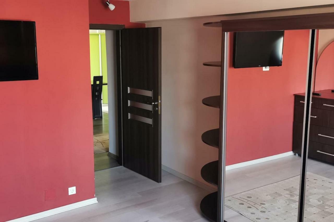Luxury Apartment With Two Bedrooms And Large Living Room, 100 Square Meters, City Center Oradea Bagian luar foto