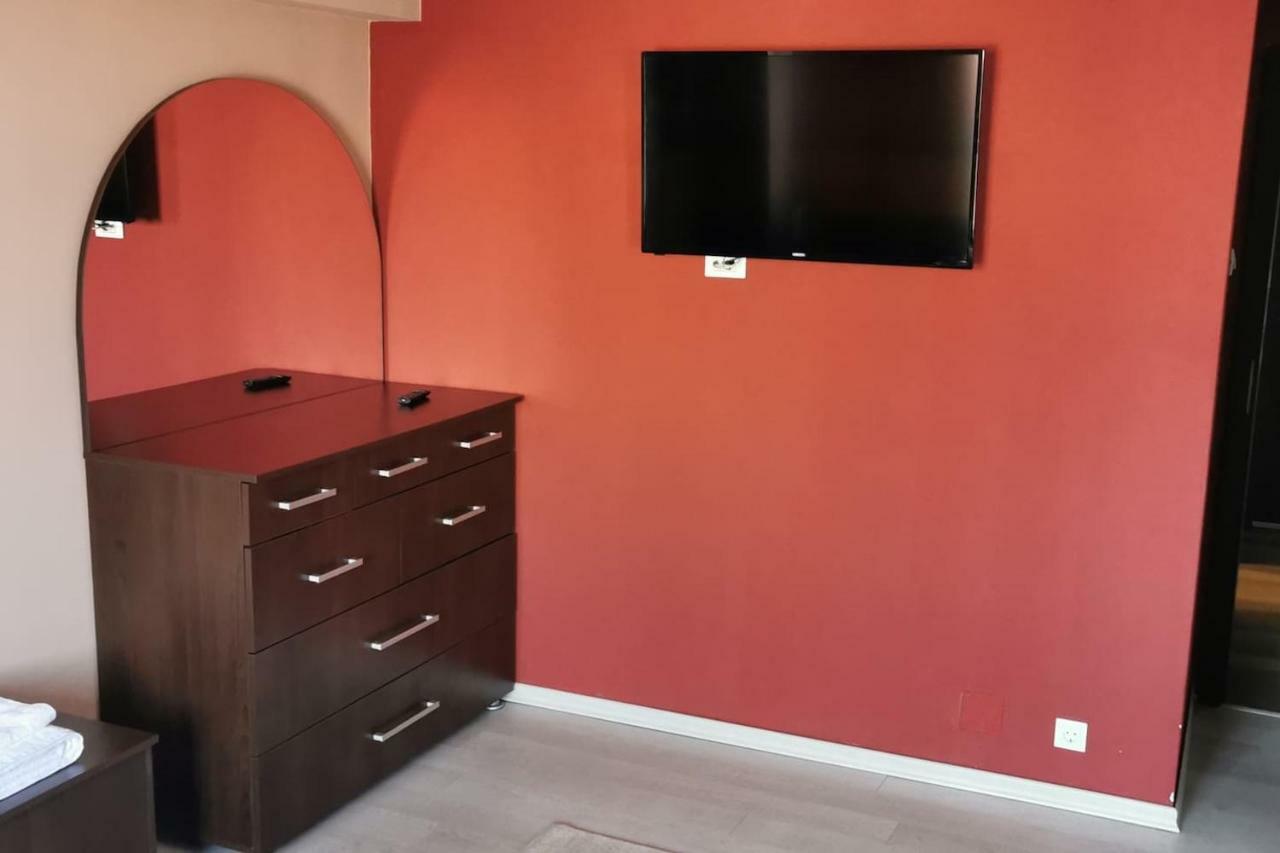 Luxury Apartment With Two Bedrooms And Large Living Room, 100 Square Meters, City Center Oradea Bagian luar foto
