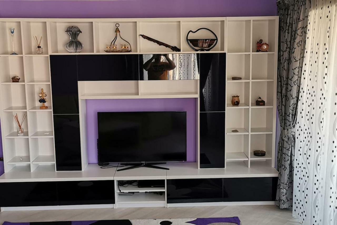Luxury Apartment With Two Bedrooms And Large Living Room, 100 Square Meters, City Center Oradea Bagian luar foto